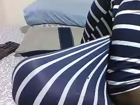 sweetelle09 online show from 03/18/25, 11:09