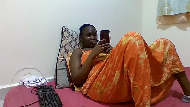Snapshot of sweetelle09 chatting on 04/10/26, 05:20 sweetelle09 online show from 04/10/26, 05:20
