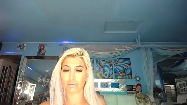 Snapshot of ADRIANNA_FOX chatting on 03/11/25, 06:30 ADRIANNA FOX online show from 03/11/25, 06:30