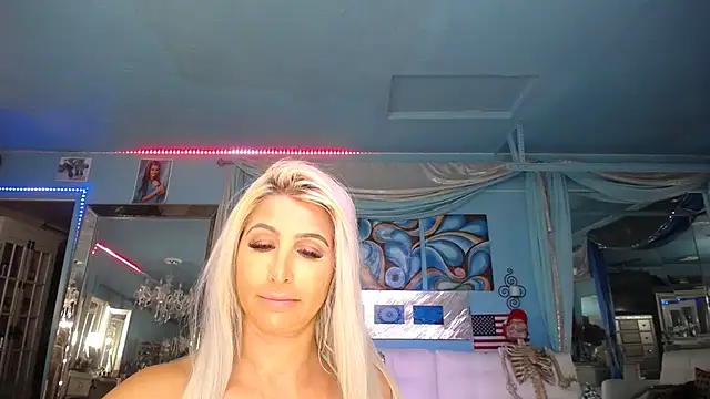 Snapshot of ADRIANNA_FOX chatting on 03/19/25, 10:22 ADRIANNA FOX online show from 03/19/25, 10:22