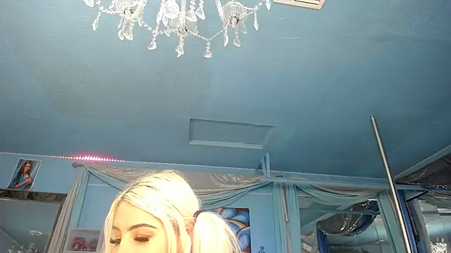 Snapshot of ADRIANNA_FOX chatting on 11/27/25, 10:43 ADRIANNA FOX online show from 11/27/25, 10:43