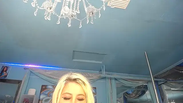 ADRIANNA FOX online show from 06/21/26, 11:38