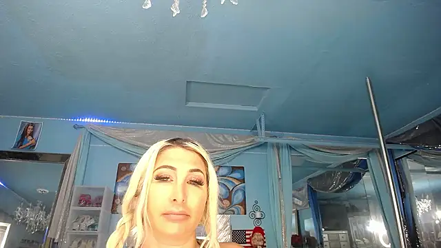 ADRIANNA FOX online show from 01/08/26, 05:35