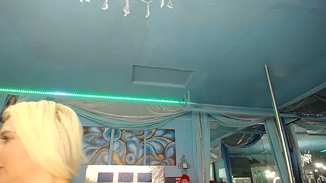 Snapshot of ADRIANNA_FOX chatting on 10/14/25, 07:03 ADRIANNA FOX online show from 10/14/25, 07:03