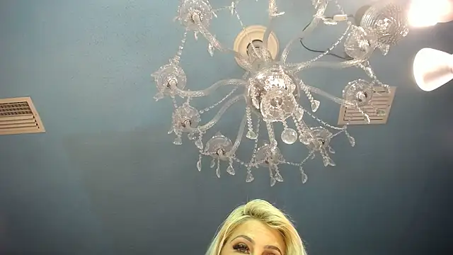 Snapshot of ADRIANNA_FOX chatting on 03/16/25, 04:30 ADRIANNA FOX online show from 03/16/25, 04:30