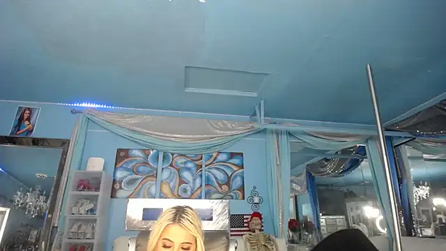 ADRIANNA FOX online show from 06/07/26, 07:13