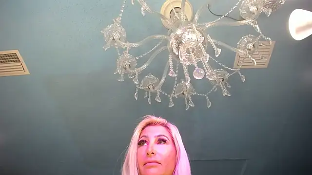 Snapshot of ADRIANNA_FOX chatting on 03/18/25, 01:13 ADRIANNA FOX online show from 03/18/25, 01:13