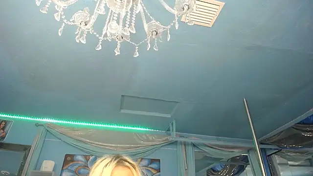 ADRIANNA FOX online show from 06/21/26, 11:43