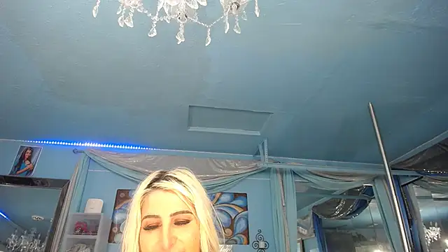 ADRIANNA FOX online show from 04/01/26, 04:47