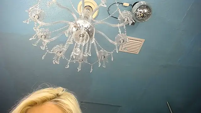 Snapshot of ADRIANNA_FOX chatting on 10/17/25, 06:17 ADRIANNA FOX online show from 10/17/25, 06:17