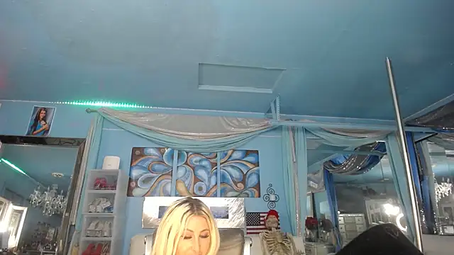 ADRIANNA FOX online show from 06/26/26, 08:09