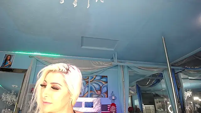 Snapshot of ADRIANNA_FOX chatting on 09/13/25, 04:29 ADRIANNA FOX online show from 09/13/25, 04:29