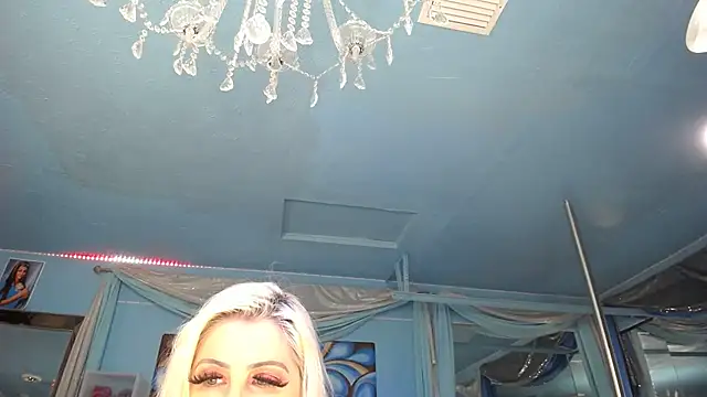 Snapshot of ADRIANNA_FOX chatting on 09/16/25, 05:19 ADRIANNA FOX online show from 09/16/25, 05:19