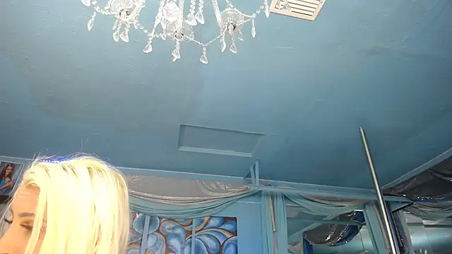 Snapshot of ADRIANNA_FOX chatting on 11/11/25, 04:24 ADRIANNA FOX online show from 11/11/25, 04:24