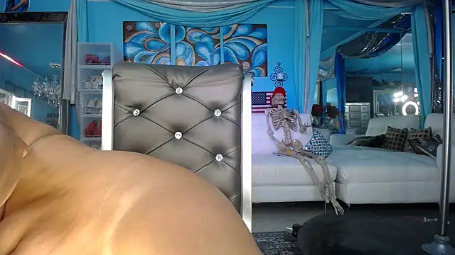 Snapshot of ADRIANNA_FOX chatting on 10/09/25, 09:43 ADRIANNA FOX online show from 10/09/25, 09:43