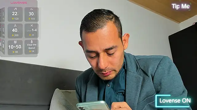 jhonyalzate2 online show from 04/12/26, 03:43