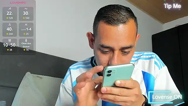 jhonyalzate2 online show from 04/01/26, 01:30