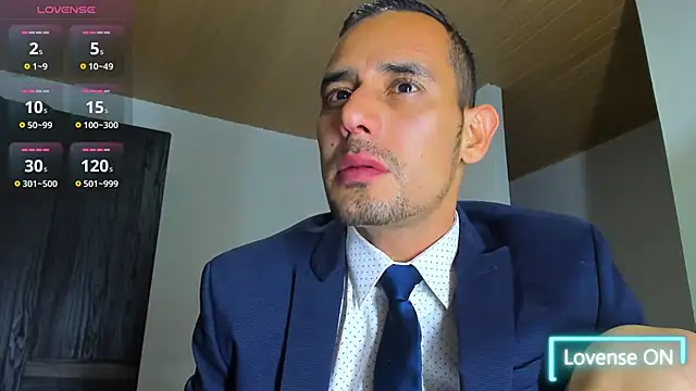 jhonyalzate2 online show from 10/28/25, 02:56