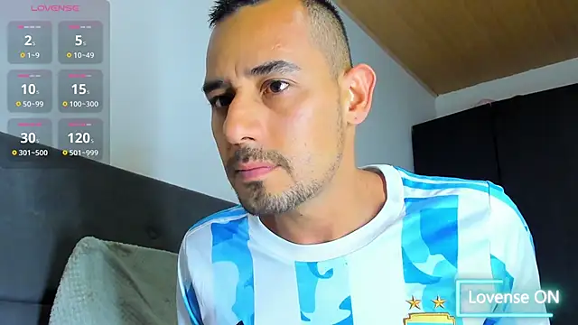 jhonyalzate2 online show from 11/12/25, 03:21