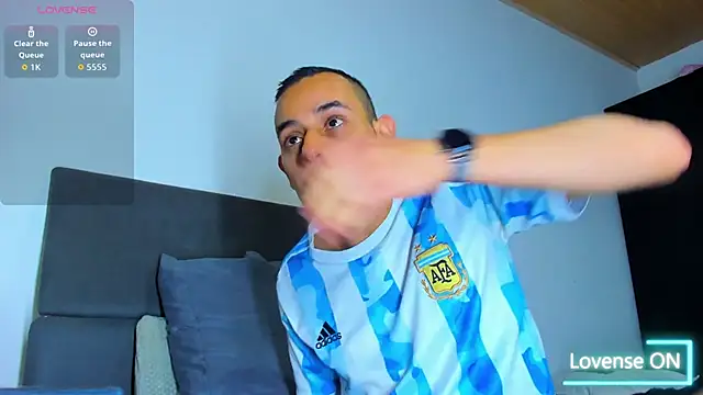 jhonyalzate2 online show from 11/16/25, 12:04