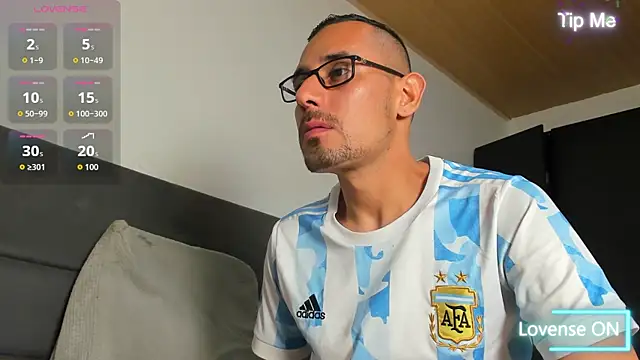 jhonyalzate2 online show from 06/26/26, 03:01