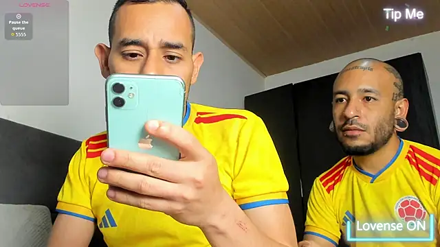 jhonyalzate2 online show from 06/19/26, 11:42