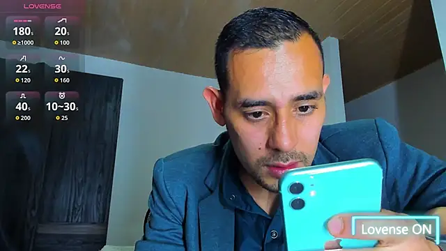 jhonyalzate2 online show from 10/29/25, 02:21