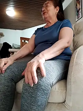 Vicky Rosse online show from 04/17/26, 07:38