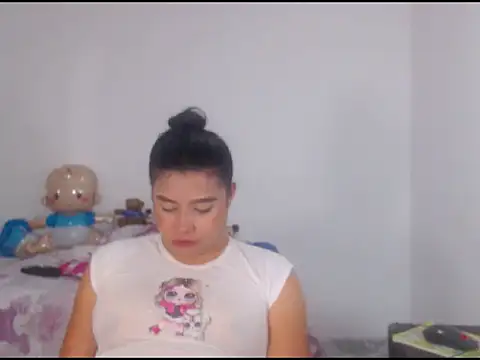 Snapshot of katrinawillff chatting on 06/20/26, 05:45 katrinawillff online show from 06/20/26, 05:45