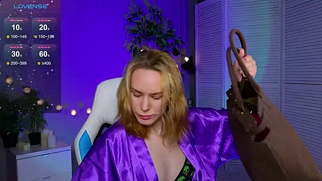 Ramona    online show from 04/05/26, 01:40