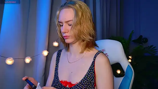 Ramona    online show from 12/23/25, 06:12