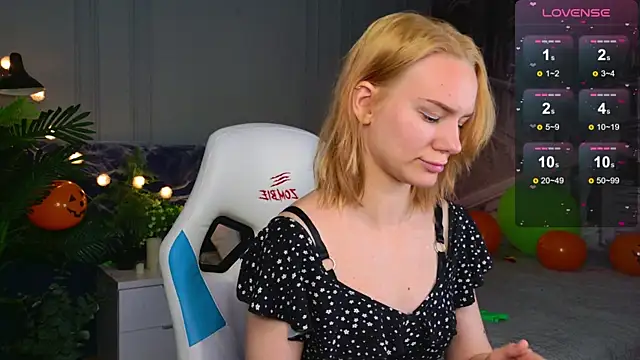 Ramona    online show from 10/25/25, 06:12