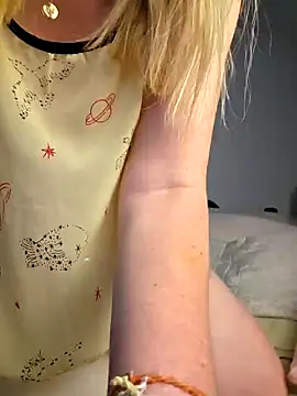 1Sweetnina online show from 12/15/25, 09:42