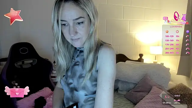Snapshot of 1Sweetnina chatting on 10/17/25, 09:49 1Sweetnina online show from 10/17/25, 09:49