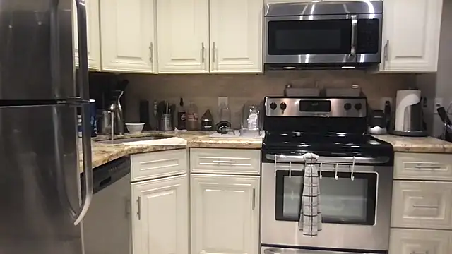 BigGuyMuscle online show from 09/28/25, 05:42