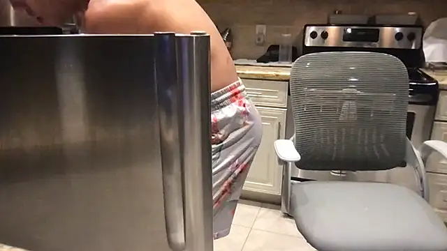 BigGuyMuscle online show from 10/02/25, 05:11