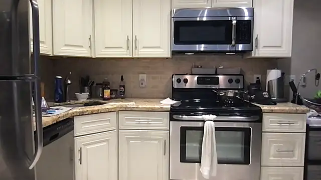 BigGuyMuscle online show from 11/10/25, 03:06