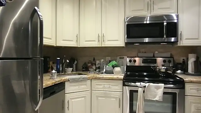 BigGuyMuscle online show from 11/23/25, 06:45