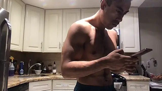 BigGuyMuscle online show from 11/18/25, 02:49