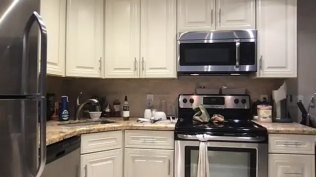 BigGuyMuscle online show from 11/18/25, 04:54