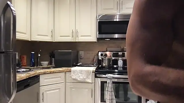 BigGuyMuscle online show from 10/31/25, 05:59