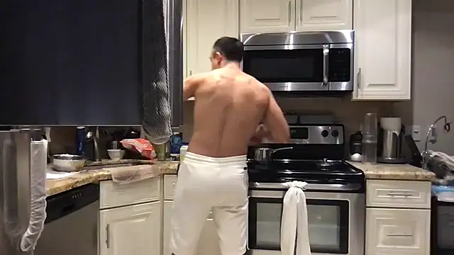 Snapshot of BigGuyMuscle chatting on 06/09/26, 01:06 BigGuyMuscle online show from 06/09/26, 01:06