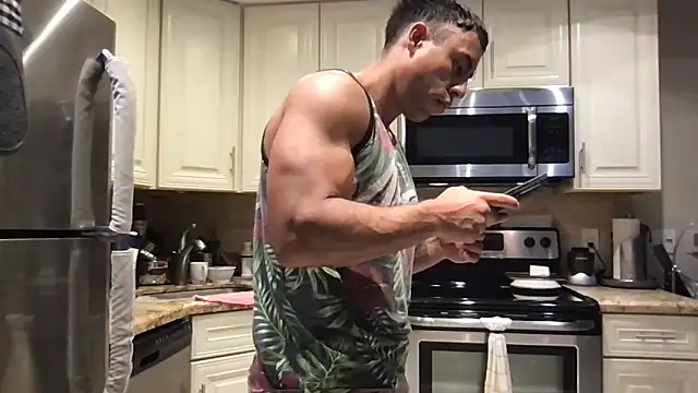 BigGuyMuscle online show from 05/01/26, 07:41