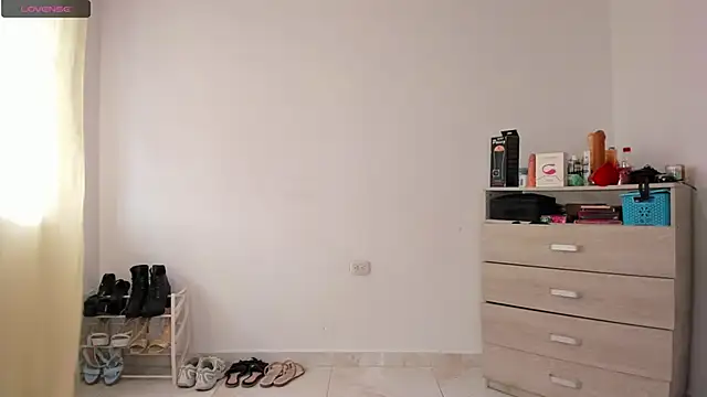 Snapshot of andrea_hills chatting on 01/09/25, 04:06 andrea hills online show from 01/09/25, 04:06