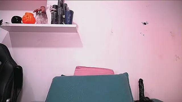 Snapshot of alexaa_walker chatting on 10/26/25, 12:27 alexaa walker online show from 10/26/25, 12:27