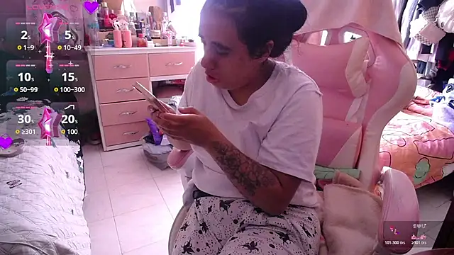 Snapshot of annarose19 chatting on 07/17/26, 05:54 annarose19 online show from 07/17/26, 05:54