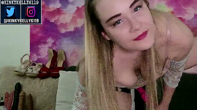 Snapshot of Kellylynn69 chatting on 11/28/25, 02:12 Kellylynn69 online show from 11/28/25, 02:12