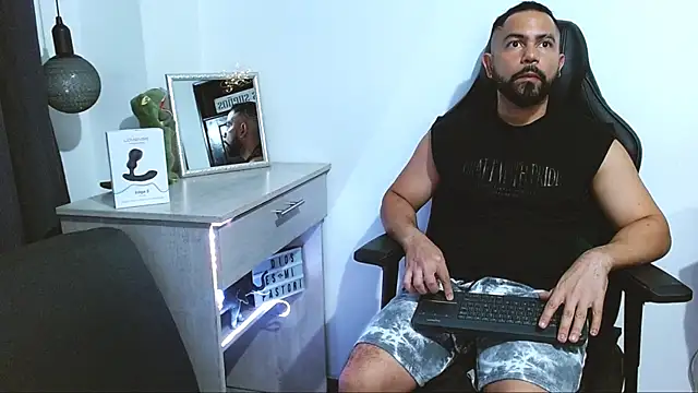 Snapshot of piter_berlin chatting on 01/26/25, 12:05 piter berlin online show from 01/26/25, 12:05