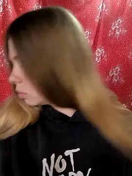 Zuli Kiska online show from 04/12/26, 10:51