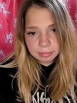 Snapshot of Zuli_Kiska chatting on 10/11/25, 07:37 Zuli Kiska online show from 10/11/25, 07:37